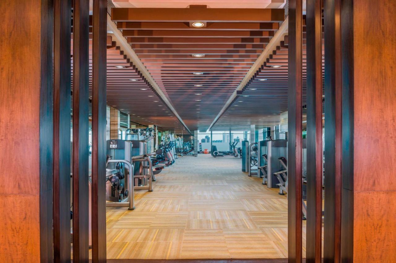The St. Regis Mumbai Hotel Exterior foto The gym at the 1000 Museum